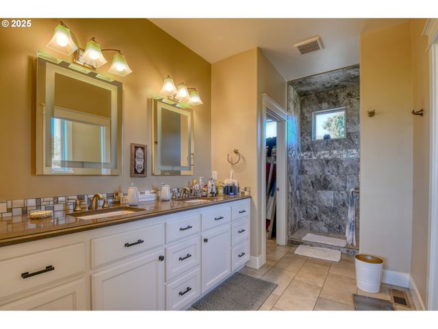 70349 LAKESIDE Rd, Pendleton, OR 97801