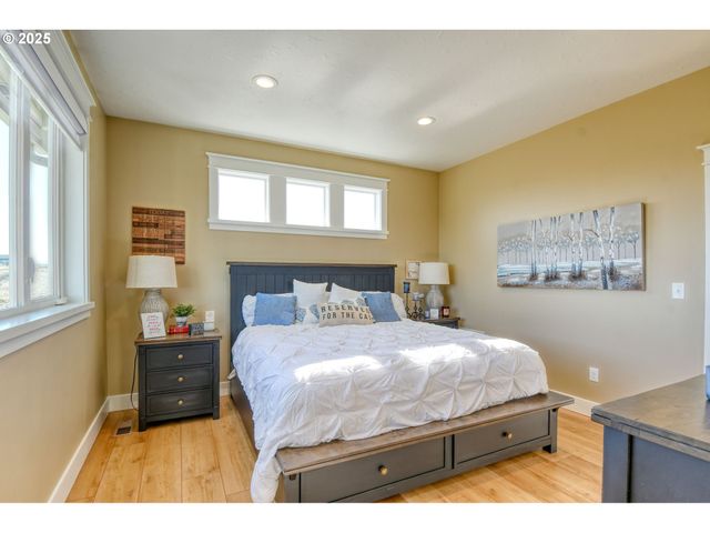 70349 LAKESIDE Rd, Pendleton, OR 97801