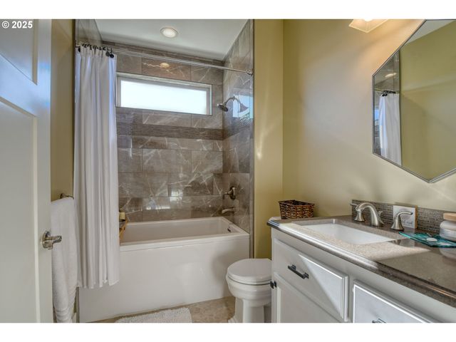 70349 LAKESIDE Rd, Pendleton, OR 97801