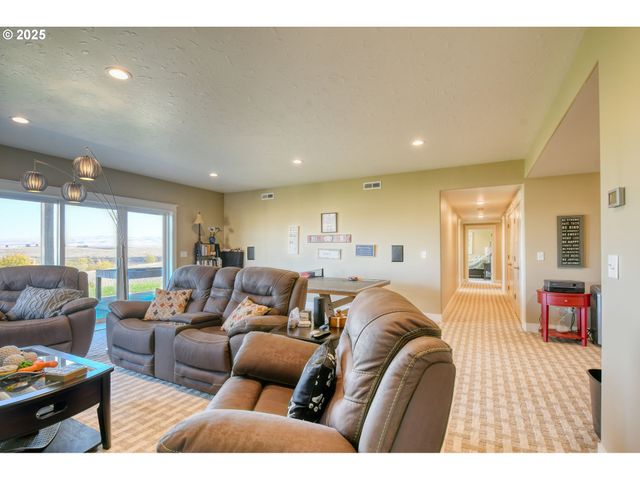 70349 LAKESIDE Rd, Pendleton, OR 97801