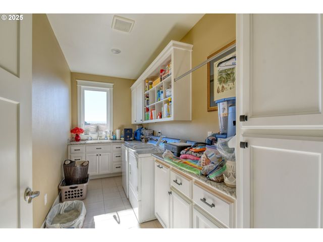 70349 LAKESIDE Rd, Pendleton, OR 97801