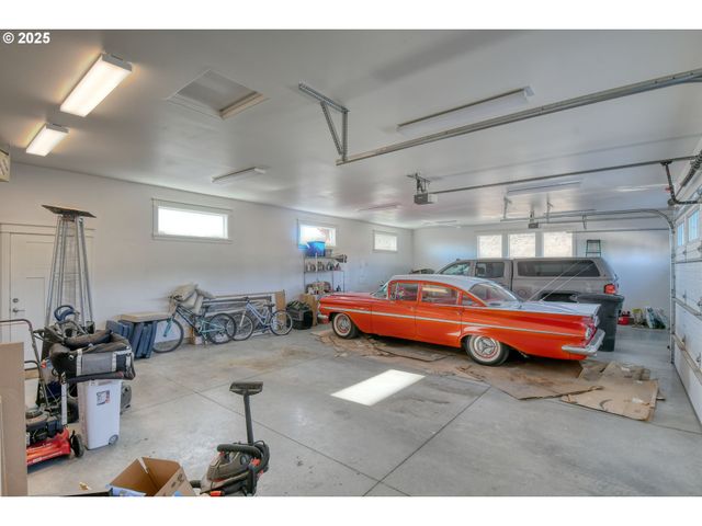 70349 LAKESIDE Rd, Pendleton, OR 97801