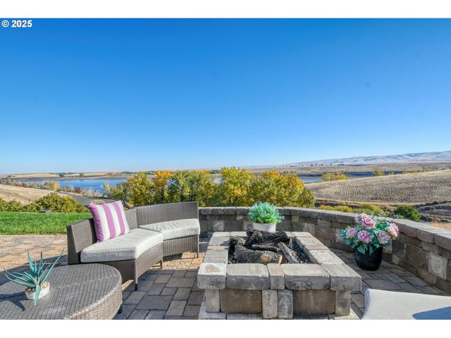 70349 LAKESIDE Rd, Pendleton, OR 97801
