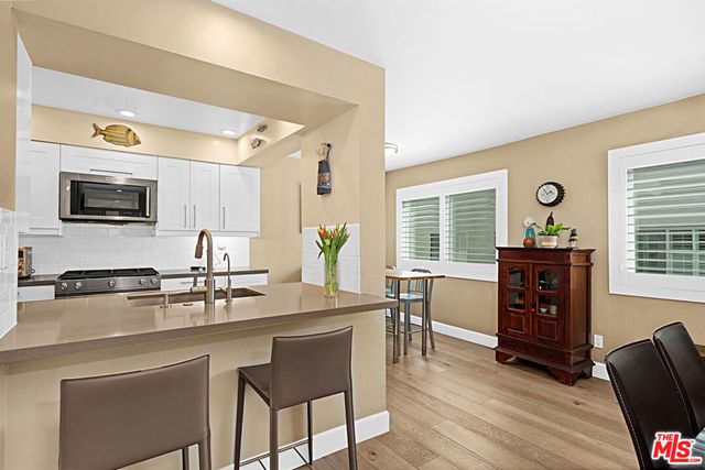 11824 Moorpark Street F, Studio City, CA 91604