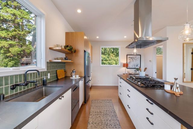 7981 Terrace Dr, El Cerrito, CA 94530