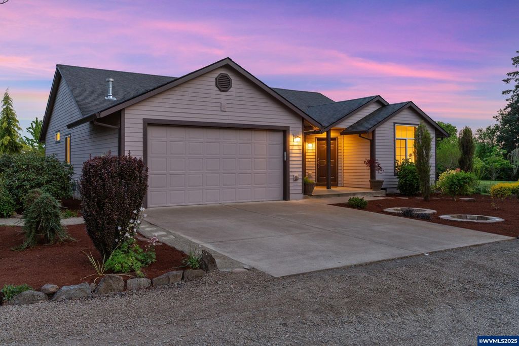 21805 Boones Ferry Rd NE, Aurora, OR 97002