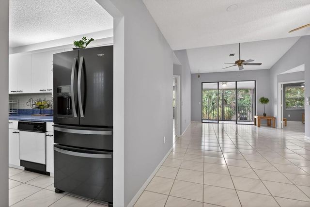 4250 NW 30th Street 357, Coconut Creek, FL 33066
