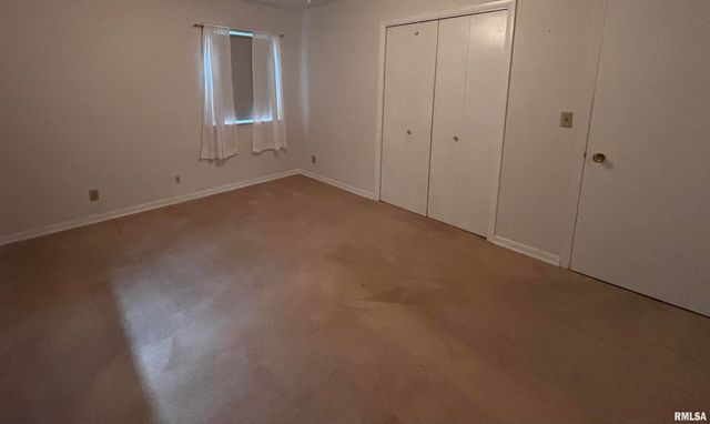 1033 SWEETBRIAR Place, Galesburg, IL 61401