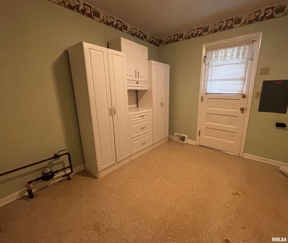 1033 SWEETBRIAR Place, Galesburg, IL 61401