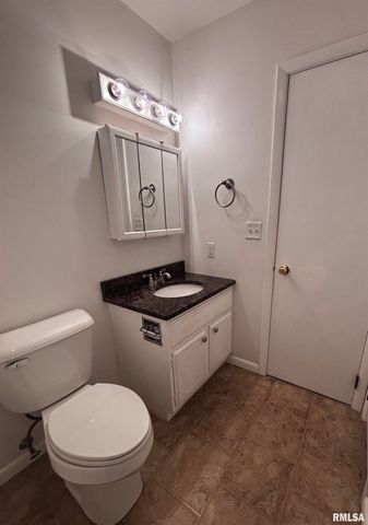 1033 SWEETBRIAR Place, Galesburg, IL 61401