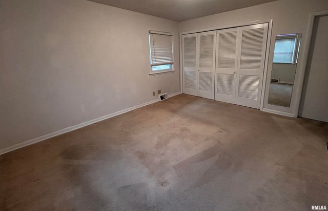 1033 SWEETBRIAR Place, Galesburg, IL 61401