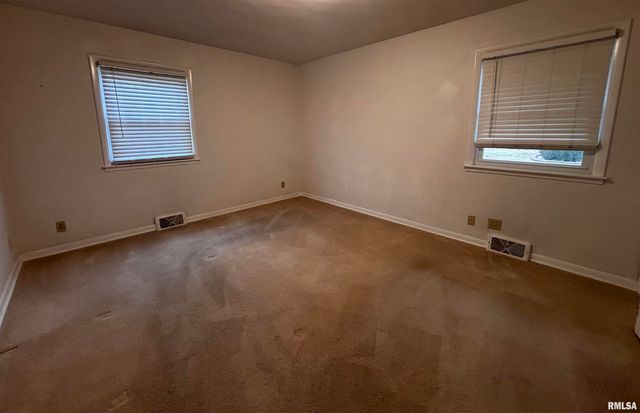 1033 SWEETBRIAR Place, Galesburg, IL 61401