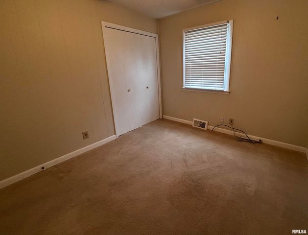 1033 SWEETBRIAR Place, Galesburg, IL 61401