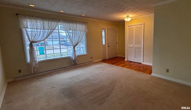 1033 SWEETBRIAR Place, Galesburg, IL 61401