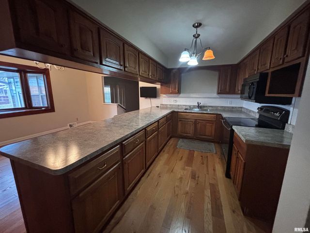 1033 SWEETBRIAR Place, Galesburg, IL 61401