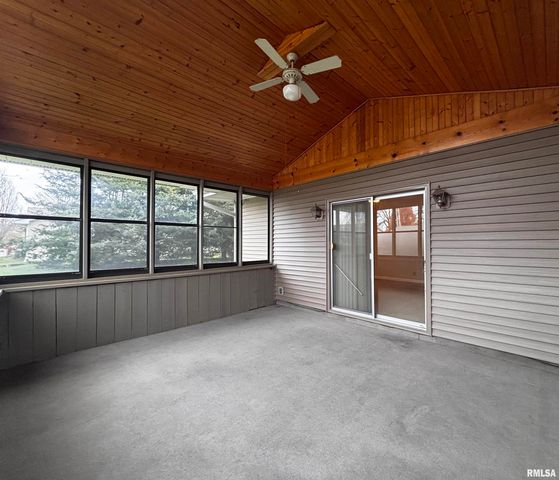 1033 SWEETBRIAR Place, Galesburg, IL 61401