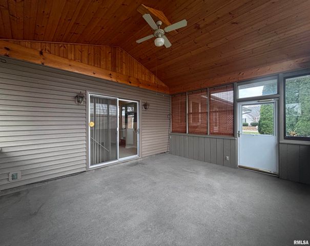 1033 SWEETBRIAR Place, Galesburg, IL 61401