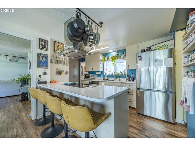 560 BLACKFOOT Ave, Eugene, OR 97404