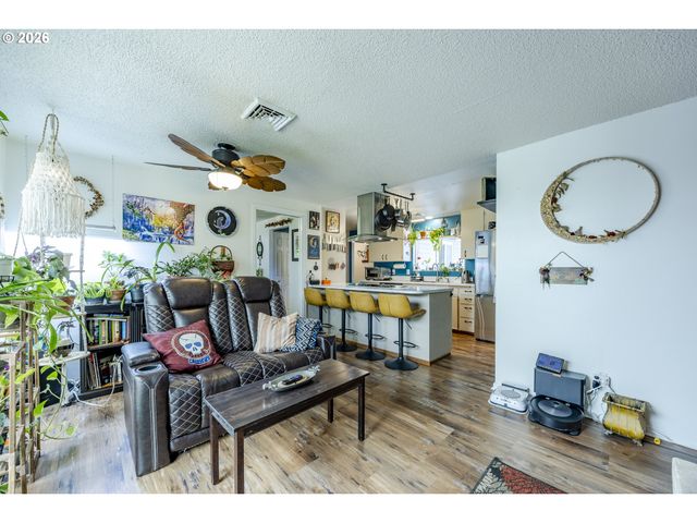 560 BLACKFOOT Ave, Eugene, OR 97404