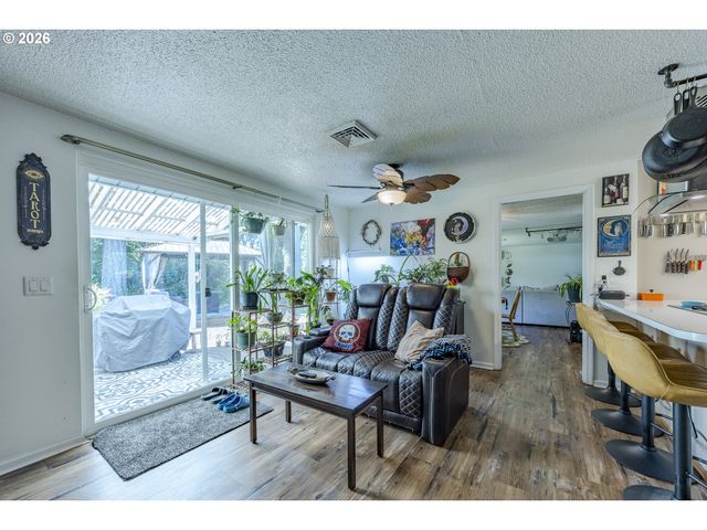 560 BLACKFOOT Ave, Eugene, OR 97404
