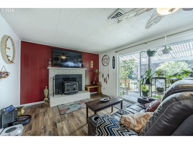 560 BLACKFOOT Ave, Eugene, OR 97404