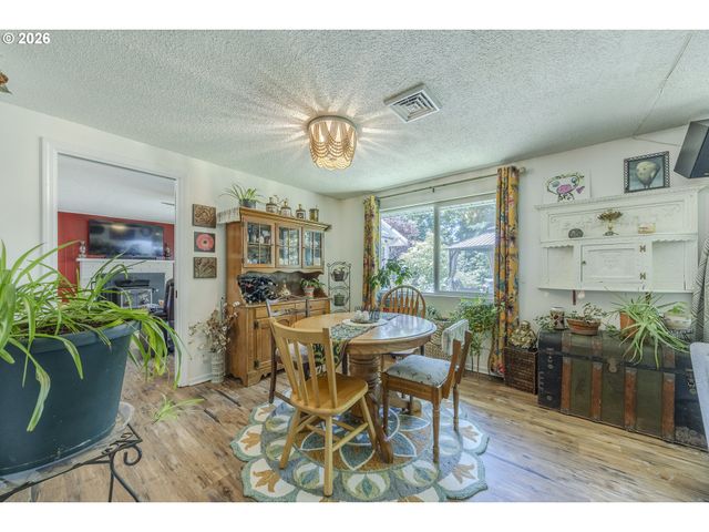560 BLACKFOOT Ave, Eugene, OR 97404