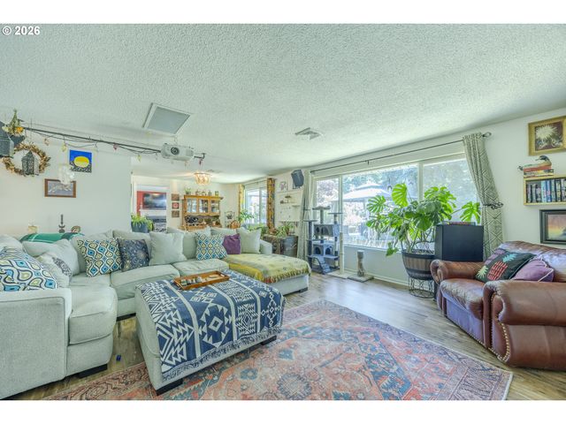 560 BLACKFOOT Ave, Eugene, OR 97404