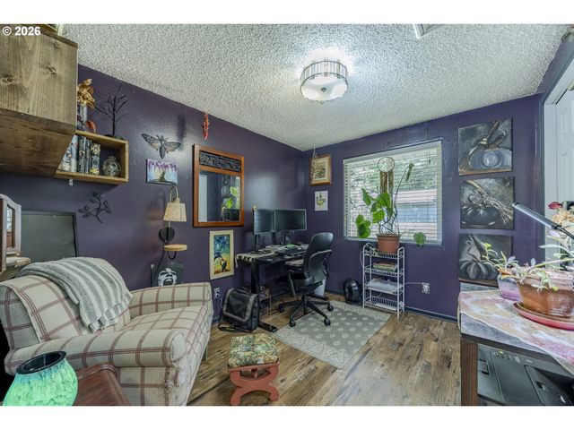 560 BLACKFOOT Ave, Eugene, OR 97404