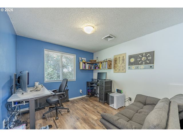 560 BLACKFOOT Ave, Eugene, OR 97404