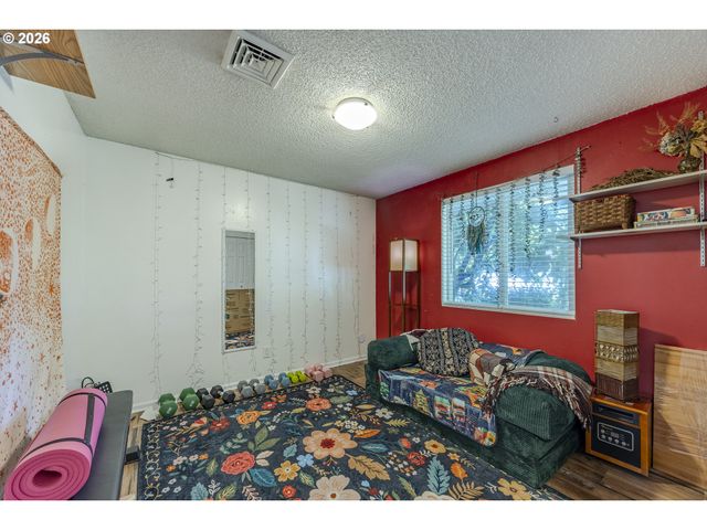 560 BLACKFOOT Ave, Eugene, OR 97404