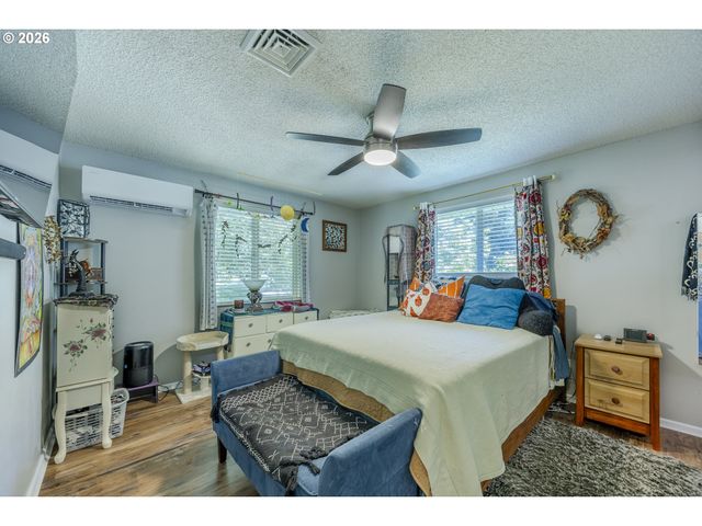 560 BLACKFOOT Ave, Eugene, OR 97404