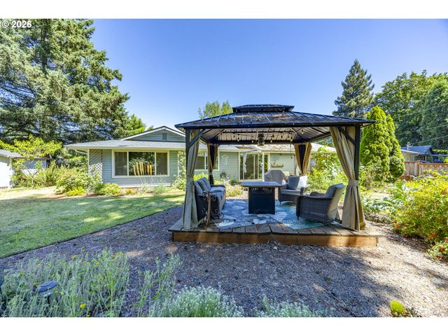 560 BLACKFOOT Ave, Eugene, OR 97404
