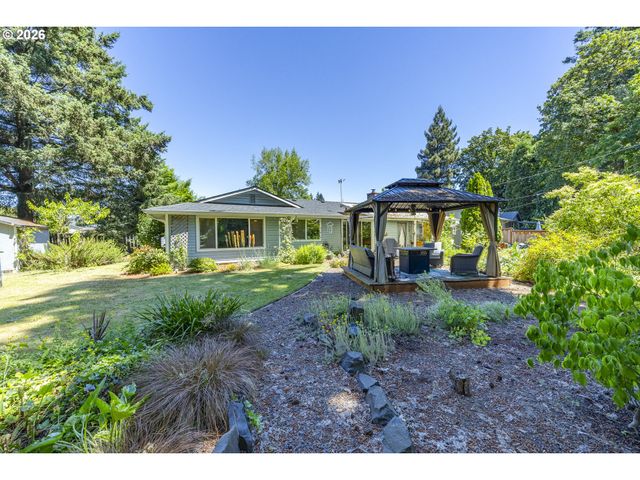 560 BLACKFOOT Ave, Eugene, OR 97404