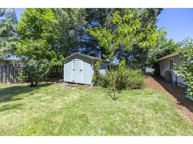560 BLACKFOOT Ave, Eugene, OR 97404