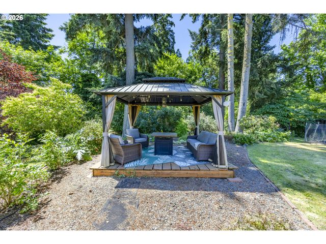560 BLACKFOOT Ave, Eugene, OR 97404