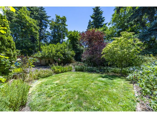 560 BLACKFOOT Ave, Eugene, OR 97404
