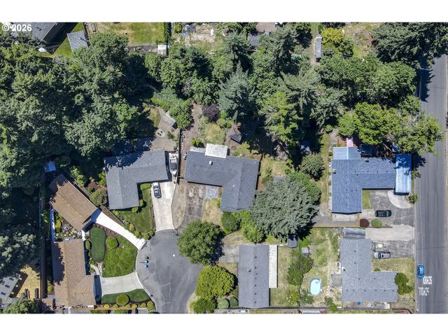 560 BLACKFOOT Ave, Eugene, OR 97404