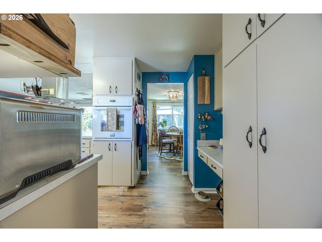 560 BLACKFOOT Ave, Eugene, OR 97404