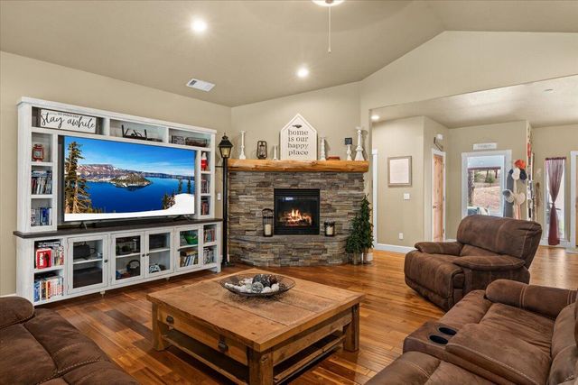 100 McKenzie Ridge Road, Grants Pass, OR 97526