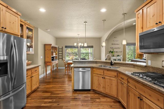 100 McKenzie Ridge Road, Grants Pass, OR 97526