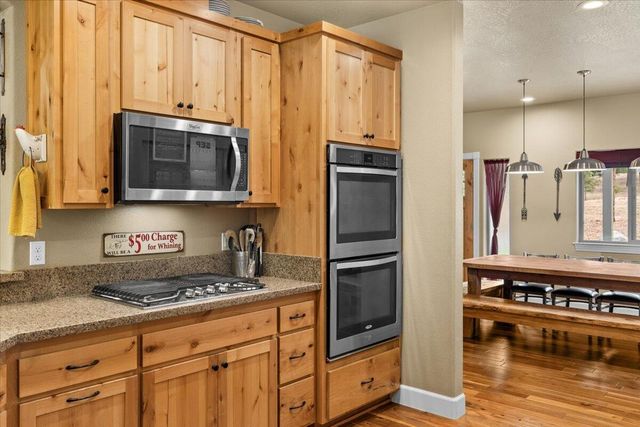100 McKenzie Ridge Road, Grants Pass, OR 97526