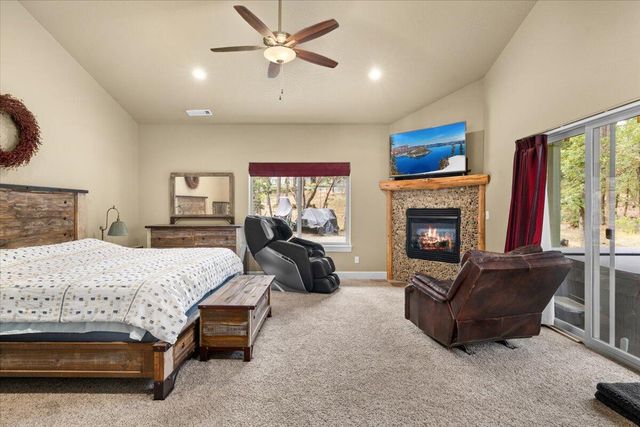 100 McKenzie Ridge Road, Grants Pass, OR 97526