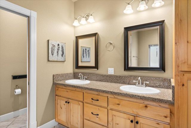 100 McKenzie Ridge Road, Grants Pass, OR 97526