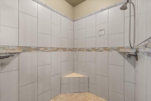 100 McKenzie Ridge Road, Grants Pass, OR 97526