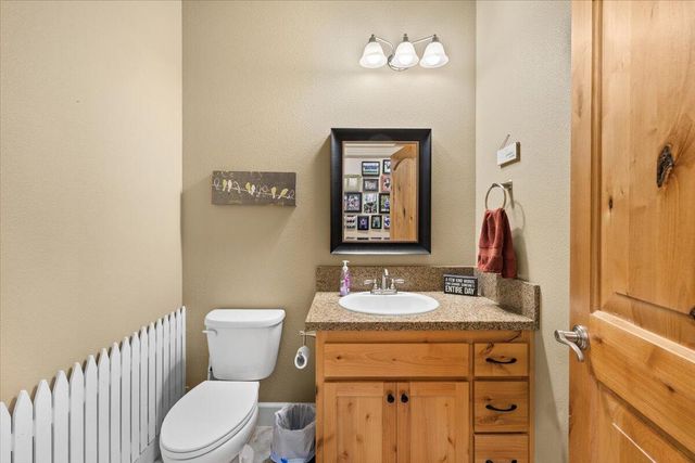 100 McKenzie Ridge Road, Grants Pass, OR 97526