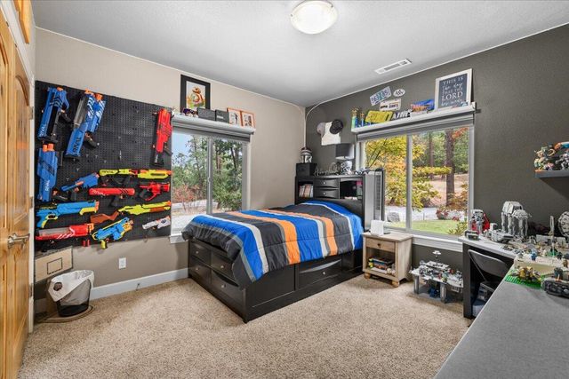 100 McKenzie Ridge Road, Grants Pass, OR 97526