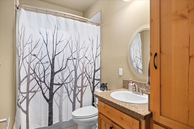 100 McKenzie Ridge Road, Grants Pass, OR 97526