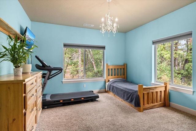 100 McKenzie Ridge Road, Grants Pass, OR 97526