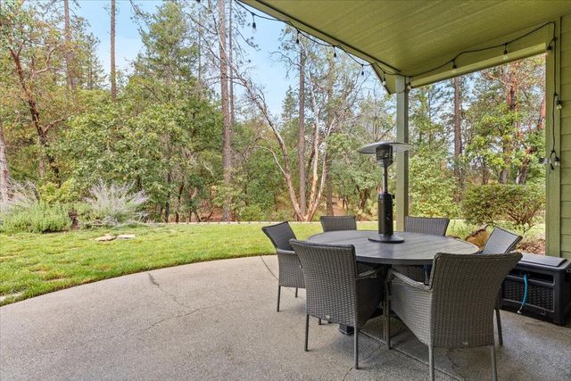 100 McKenzie Ridge Road, Grants Pass, OR 97526