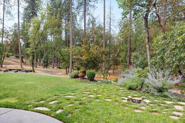 100 McKenzie Ridge Road, Grants Pass, OR 97526
